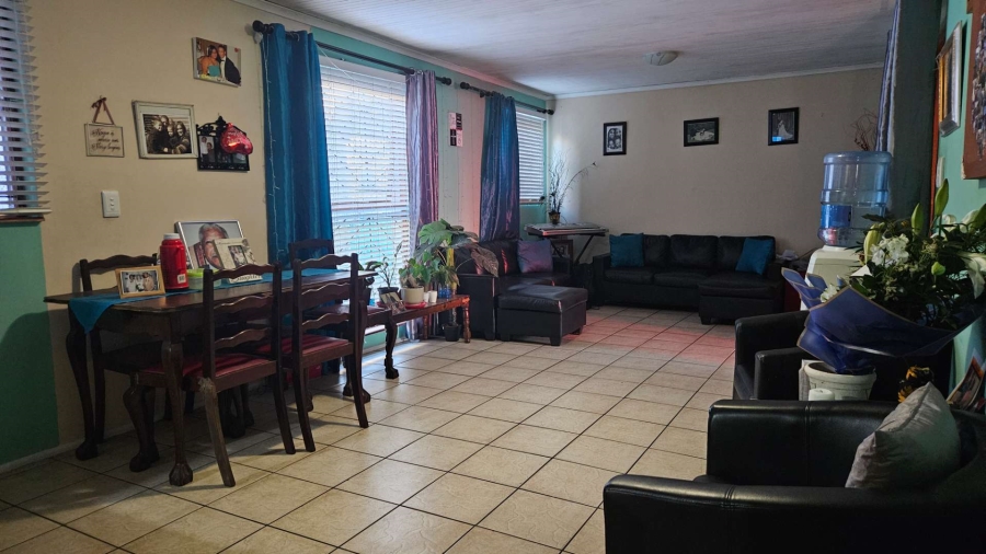 3 Bedroom Property for Sale in Elsies River Western Cape